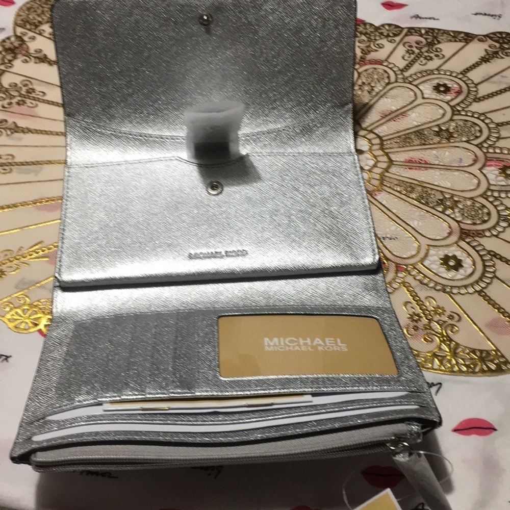 NWT 🔥Brandnew Michael Kors medium multifunction - Picture 7 of 8